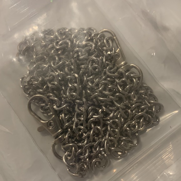 IPhone Purse with chain strap for iPhone 11 or iPhone XR - Picture 6 of 8